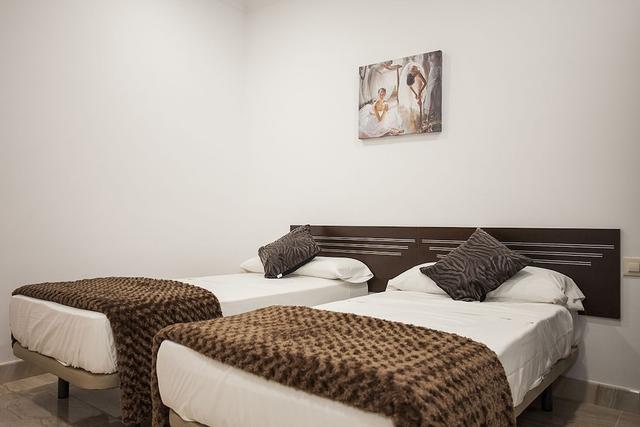 Twin Room, Private Bathroom