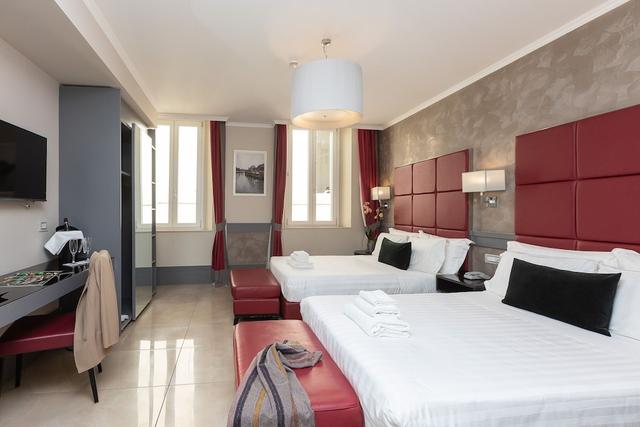 Quadruple Room, Bathtub