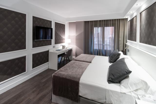 DOUBLE ROOM